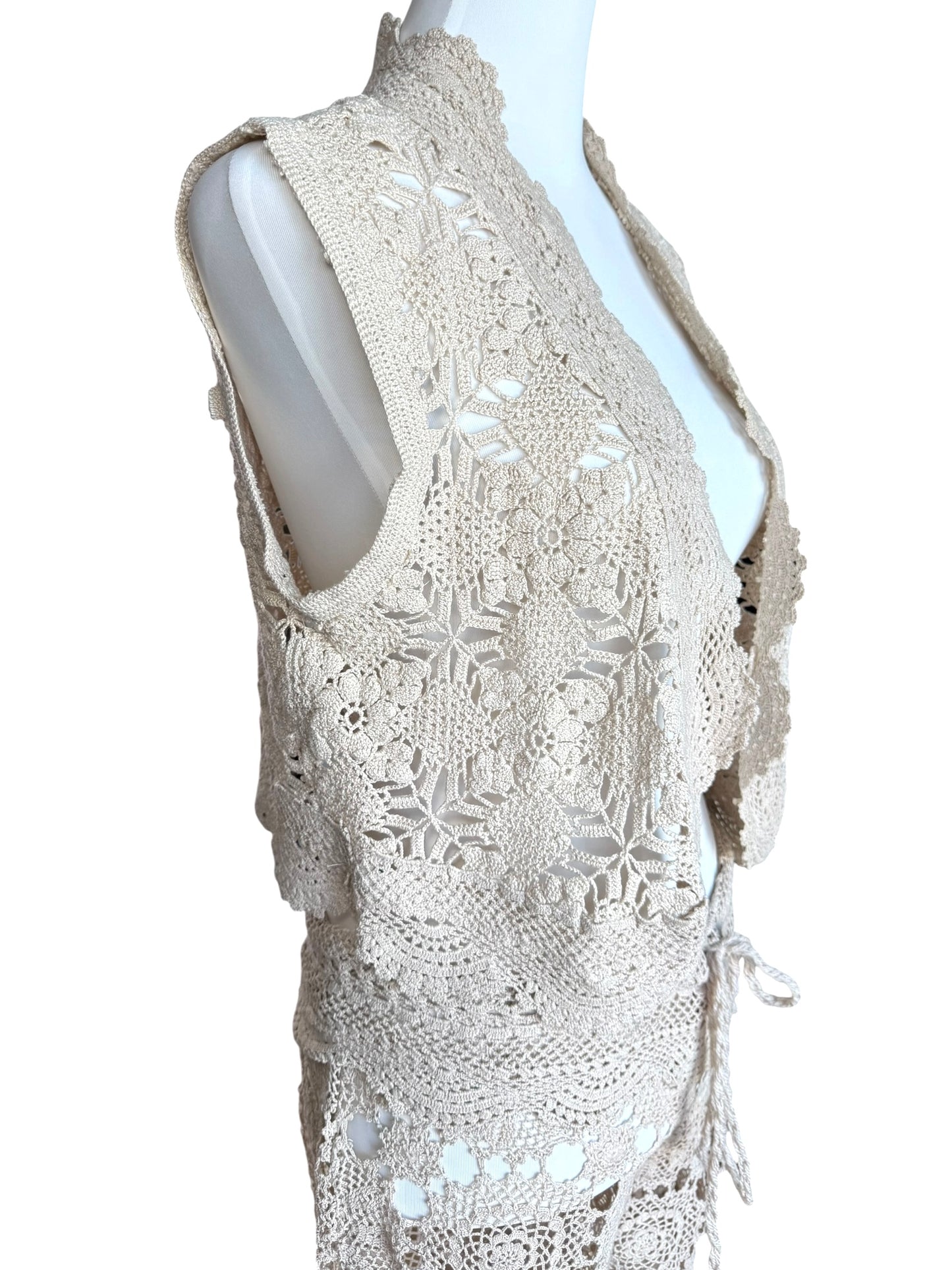 Beige crochet gilet