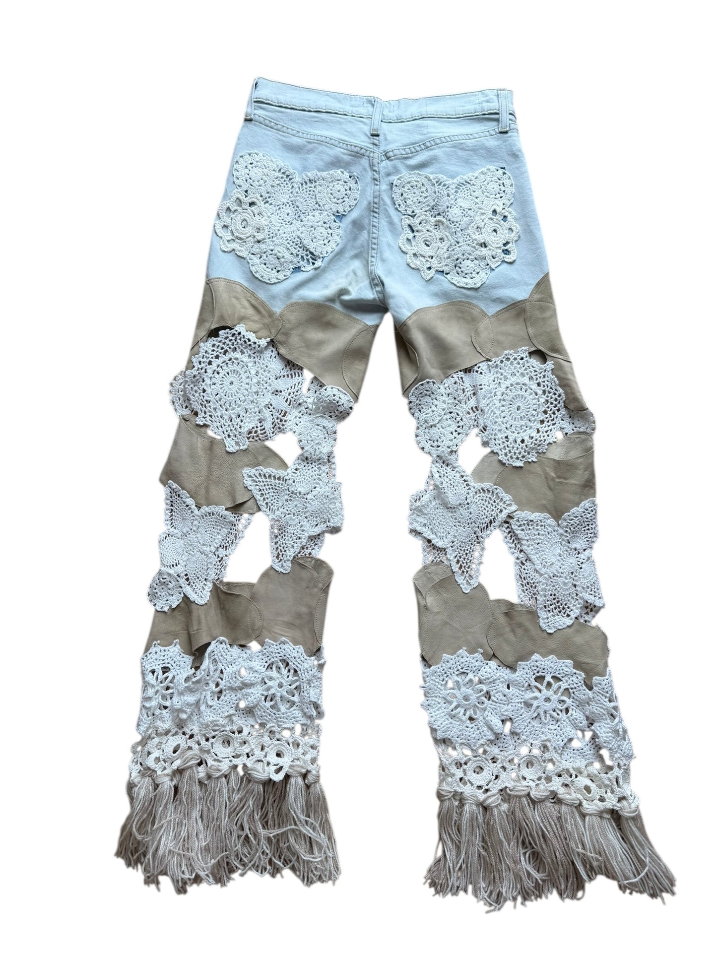 Denim in leather and crochet